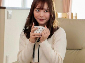 【小倉由菜】久しぶりに再会した幼馴染の男性と不貞セックスを貪り合う淫らな浮気美人妻！の画像