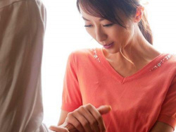 【青木玲】出張を命じた部下の自宅を訪問してお目当てのスレンダー美人嫁の肢体を汚したゲス男！の画像