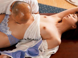【二宮ひかり】息子の嫁の眩しいほどに美しい美ボディを嘗め尽くしたい義父が睡眠薬を使用して犯した！の画像