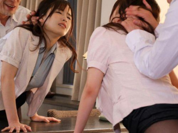 【向井藍】不祥事を起こした所属タレントを守るために性接待の強要を受け入れる美人マネージャー肢体！の画像