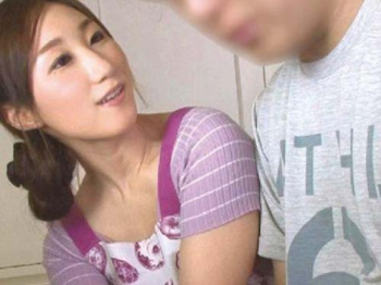 【沢田桜】抜群の美貌と大人の色気で娘の彼氏をメロメロにしてしまった美人ママが不貞SEXを受け入れてしまう！の画像