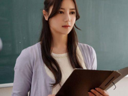【白峰ミウ】容姿端麗な美人教師の魅力に性欲が暴走した男子生徒が真っ白な美ボディを犯した！の画像