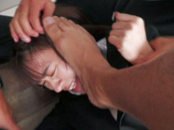 【東條なつ】マジで超カワイイ就活生のお嬢さんを押し込みレイプでズタボロに犯すレイパーたち！の画像