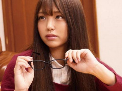 【木下ひまり】素顔は超美人なのにいつも地味メガネのおねえちゃんと禁断の性交渉の画像