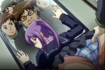 大人しそうな眼鏡美人が制服のまま車内で廻される…乗客に痴漢現場をガン見されながらの生ハメSEXで中出し?の画像