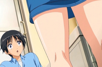 扉を開けたらフルチン弟…チンポ咥え込むビッチな姉ちゃんが女性騎乗で生挿入！破瓜の血と精液どっぷり?の画像