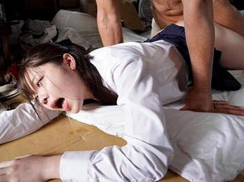 [エロ動画]【JKレイプ】父親の借金のせいで媚薬を盛られガンギマリで犯された女子高生…ヤリ部屋に軟禁され何度も犯されながら生中出の画像
