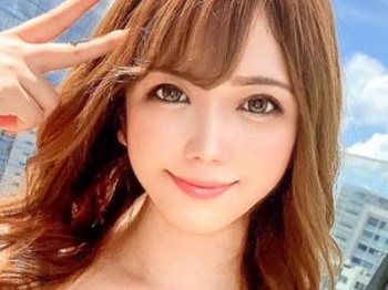 ティックトック企画でお漏らしや痴女みデカ尻パンパン杭打ちセックスでEカップ巨乳ボディかわいい美人ギャルCAがシコ展開！の画像