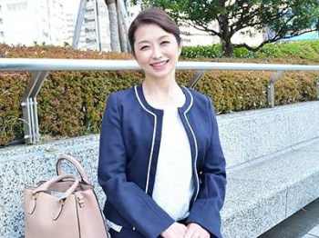 【素人企画＠ハメ撮り不倫】ガン突きパンパン完熟な人妻NTRの不貞セックスする20年セックスレスの人妻熟女！の画像