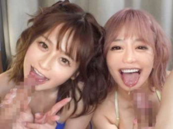 ティックトック企画で乳首コキやビチャビチャお漏らしハメ潮セックスしてエッチに乱れちゃう20歳と25歳の美ギャルたち！の画像