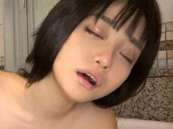 【ハメ撮り素人エロ企画】濃厚フェラやベロチュー正常位セックスでエッチに乱れちゃう黒髪の20歳の激カワ美人！の画像