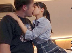 【イチャイチャ×素人】黒髪スレンダーボディのかわいい美人女子校生がシコ展開！ガン突きぱんぱん突き上げ騎乗位もあるよ！の画像