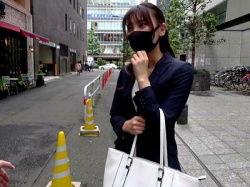 【オナニー×素人】喉奥フェラSMプレーや痴女り乳首舐め騎乗位で黒ストッキング美脚のOL美人がエロい流れ！の画像