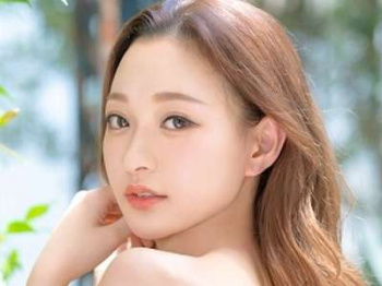 【スレンダー】AVデビューのセックスして美尻スレンダーボディでスラリ美脚レッグの激カワ美人ギャルがスケベ展開！の画像