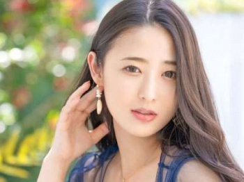 【松岡すず】ガン突きセックスやザーメン舌射ぶっかけセックスしてエッチに乱れちゃうセクシー27歳のフェロモン美人！の画像