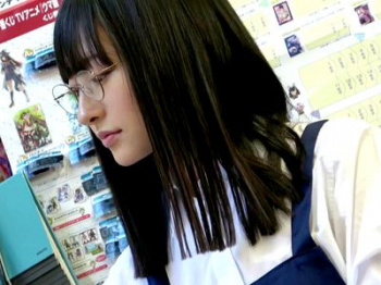 濃厚フェラやグラインド騎乗位セックスしてエッチに乱れちゃうスレンダーボディの地味アイドル級RR美少女！の画像