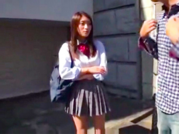 【素人ナンパ】おこづかい欲しさにヤバイおじさんについていっちゃった黒髪ロング女子校生…まさかの無責任中出し姦で涙目絶望イキ！の画像