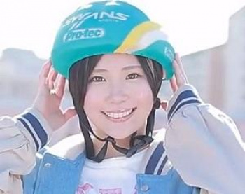 [女子大生]【ショートカットデビュー】敏感に濡れだす股間に捩じ込まれ喘ぎ散らして昇天する女の子の画像