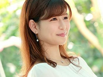 [お姉さん]≪友野あやみ≫『何するのかしら』デカパイカワイイのAVデビュー作品の画像