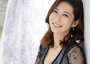 [人妻]【三十路デビュー】旦那を忘れ今だけの快感に溺れ腰をクネらせ絶頂しちゃう奥様の画像