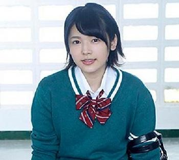 [早見なな]ショートカットで美乳の美少女がAVデビュー！制服脱がされ巨根チンポでガン突きされちゃいました！【】の画像