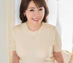 [若槻めぐみ]【ＡＶデビュー】『夫とのセックスに冷めてきた？』45歳の巨乳妻が夫と子供に最初で衝撃のデビュー！？【】の画像