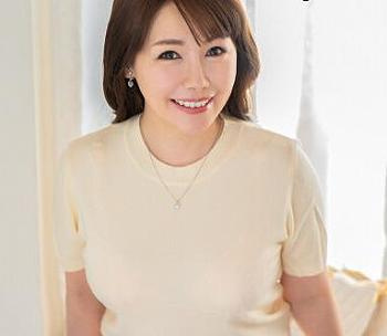 [若槻めぐみ]【ＡＶデビュー】『夫とのセックスに冷めてきた？』45歳の巨乳妻が夫と子供に最初で衝撃のデビュー！？【】の画像