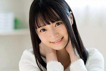 [アイドル]高校卒業したての”ほぼ女子校生”RR顔美少女が初めての快楽に溺れるデビュー作w綺麗なパイパンマ●コからエロ汁たらったらwwの画像