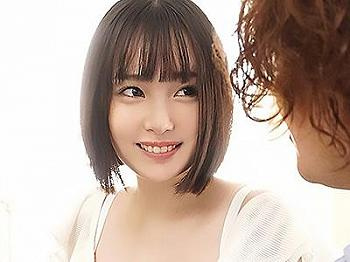 [エロ]【AVデビュー×巨乳】魅力的な笑みの刺激美少女が初撮影で若々しい肢体を公開し本気の情熱で女の悦びに没頭する！の画像