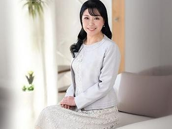 [香月すみれ]【初撮り】還暦迎えた1児の母親の60歳高齢熟女がAVデビュー！元CAの上品な美熟女が男優チンポの中出しセックスに痙攣絶頂の画像