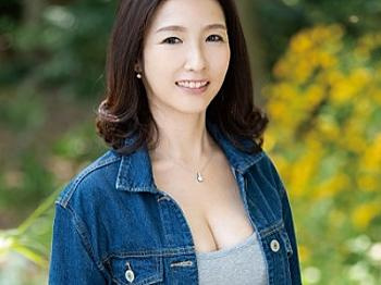 [YouJizz]【黒木まり】色気があってエロいオッパイが魅力的な人妻がAV初出演を満喫して乱れまくるwwの画像