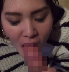 カラオケでリアルなフェラチオ 巨乳女子 個人撮影 舌射の画像