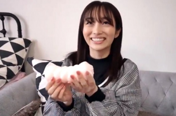 オナホールに照れる素人女子が早漏君を優しく誘惑！ゴム無し挿入で中出しされちゃう?の画像