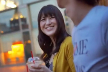 街行く美人妻を真面目にじっくり口説き堕とす！むっちりなお股を開いて生膣挿入の生中出し?の画像