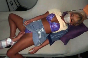 飲み過ぎて意識混濁のギャルをゲット！無防備なおっ広げを堪能し膣に生挿入！知らないうちに種付け完了?の画像