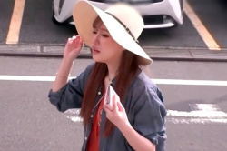 街行く奥さんが旦那以外の愛撫でお股ヌレヌレ！電マの振動にたまらずお潮を吹いちゃう敏感膣にずっぽり挿入?の画像