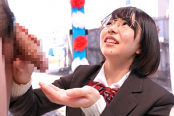 脱いだら以外のボリュームに驚愕！ウブ地味な女子高生が卒業と同時に大人へ…極太で膣奥突かれちゃう?の画像