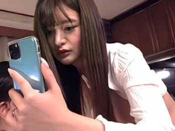 【SSS級の人妻レ●プ】『NTR中に旦那とビデオ電話!?』美巨乳若妻が夫上司に無理やりフェラ抜きセックス【爆乳エロ動画】の画像