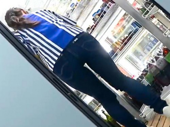 白石茉莉奈 コンビニパートをする巨乳人妻がバイト仲間の年下男性と仲良くなり不倫に溺れる!の画像