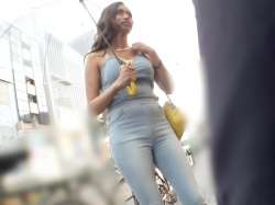 【素人ナンパ企画】『18歳で経験人数10人です♥』痴女のハーフで巨乳の黒ギャル素股から大量潮吹き立ちバック【エロ動画】の画像