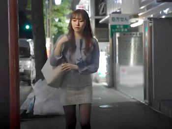 ギャル系OLに”キチガイ性癖”を見られた変態上司！エロ美少女を舐め調教で凌辱…デカ尻騎乗位の痙攣レ●プで肉便器奴隷堕ち！の画像