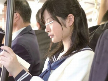 ＜バス痴漢＞羞恥な車内セクハラに屈する色白清楚なエロ制服JK！大量潮吹きで痙攣するロリ巨乳を拉致り肉便器調教レ●プ＜強姦の画像