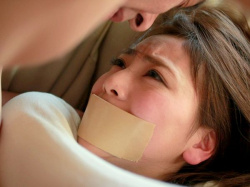 息子の家庭教師を襲い鬼畜の強姦凌辱レ●プ!自宅に監禁拘束した羞恥の女教師を肉便器にし無許可中出しの孕ませレ●プ<ドラマ>の画像