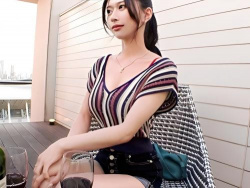 【素人ナンパ】史上最高エロさ!細くびれ爆乳のモデル級美女『ダメ…イッちゃう♡』チンコに吸い付く名器マンコに生ハメ中出しwの画像