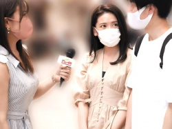 【人妻ナンパ企画】『え…や…やだぁ…』三十路の美熟女がHゲームに敗北し旦那の横で乳首責めベロチュー中出し【素人エロ動画】の画像