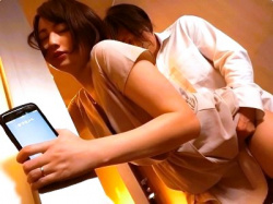 【人妻NTR】『旦那にバレちゃう…』同窓会で美熟女が初恋相手に再会しホテル不倫で先輩と寝取られセックス【エロ動画ドラマ】の画像