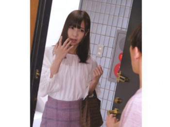 【デリヘル嬢】えっ‥彼氏の友達じゃん‥//奨学金の返済の為に風俗で働いてるというスレンダー知人と危険な生ハメ騎乗位SEXの画像