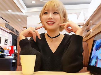 【乙アリス】マッチングアプリでゲットしたビッチな爆乳カフェ店員！いいなりのセフレギャルがご奉仕フェラの画像