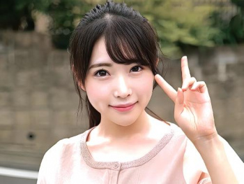 【素人ナンパ】私が甘えたいから包容力のある優しい人が好き♡見えてるパンツに気づかない程ベロチューお姫様抱っこに夢中になる女の画像