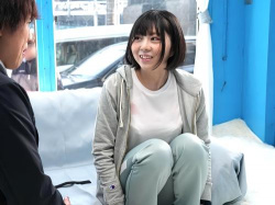 【素人ナンパ】え‥経験が無い!?そういう事ww?可愛い女子校生女子マネージャーがマジックミラー号でニセ童貞に跨がり羞恥な素股するの画像